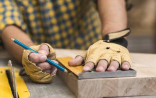 a lavoro nella falegnameria di viterbo